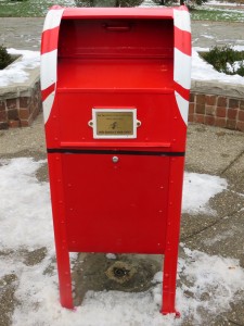 Chagrin Falls boosters place a mailbox specially labeled “For Santa’s Mail Only” by the town’s park to build holiday cheer (Photo by Samantha Lucci).